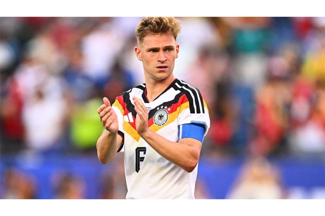 Joshua Kimmich (Note 3): Ja, der Kapitän durfte unter Jürgen Klopp also von rechts hinten ins Mittelfeldzentrum wechseln. Gegen die Niederlande war Kimmich oft der Chef im Ring, auch im Dauerclinch mit Kapitäns-„Kollege“ van Dijk. Bemüht um Struktur im Zentrum in einem mitunter chaotischen und wilden Spiel, in schwachen deutschen Phasen nicht immer ein Anker. Im Aufbau gewohnt passsicher.