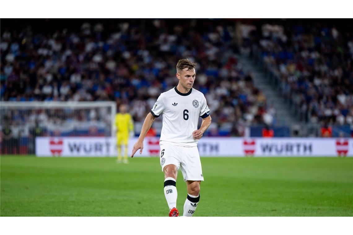 Joshua Kimmich (Note 3,5): Bemüht, mehr Struktur und Tempo in das Spiel zu bekommen als in der Slowakei. Doch Joshua Kimmich hält den Ball gelegentlich zu lange. Als Stabilisator bleibt er im Mittelfeld dennoch wichtig.