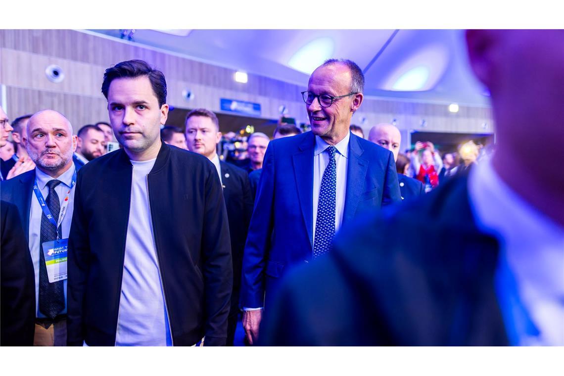 JU-Chef Johannes Winkel (links) ist im Rentenstreit grundlegend anderer Meinung als Kanzler Merz.