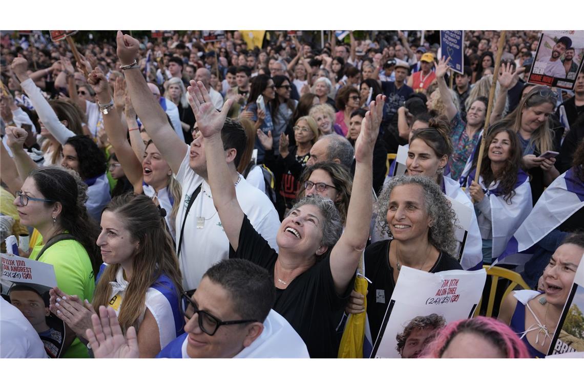 Jubel in Israel nach Beginn der Geisel-Freilassung.