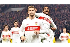 Jubel nach dem Treffer zum 3:0 gegen Maccabi Tel Aviv: Torschütze Maximilian Mittelstädt (vorn) wird insbesondere von Lorenz Assignon verfolgt.