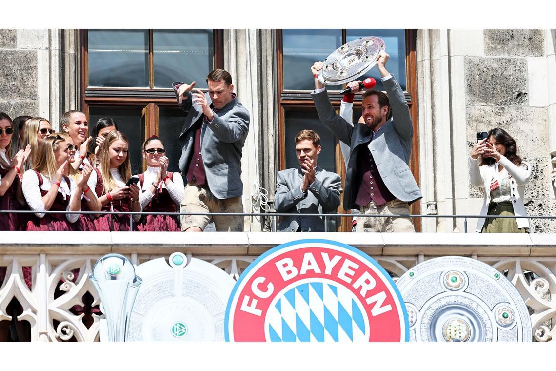 Bilder des Tages Jubel vom Balkon: Meisterfeier des FC Bayern München