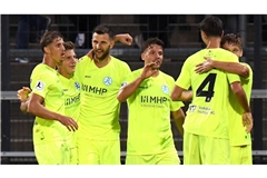 Jubelnde Kickers-Spieler im Trikot mit MHP auf der Brust&nbsp;– ist&nbsp; das auch in der kommenden Saison der Fall?