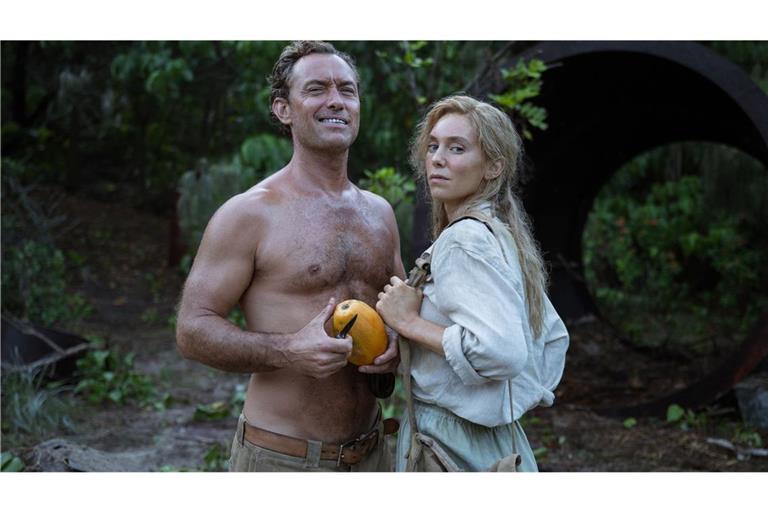 Jude Law als Dr. Friedrich Adolf Ritter mit Vanessa Kirby als  Dore Strauch  in „Eden“.