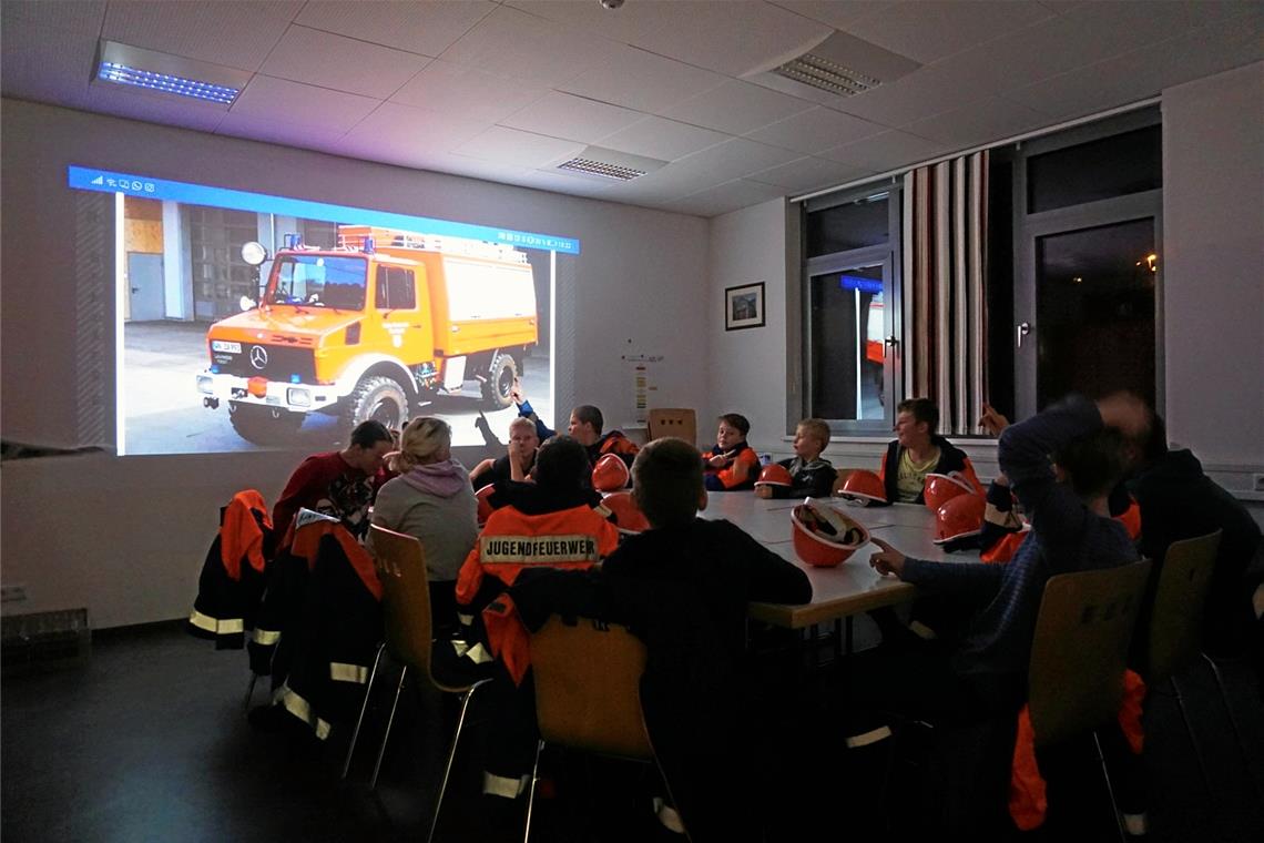 Jugendfeuerwehr Murrhardt - Beim gemeinsamen Lernen.