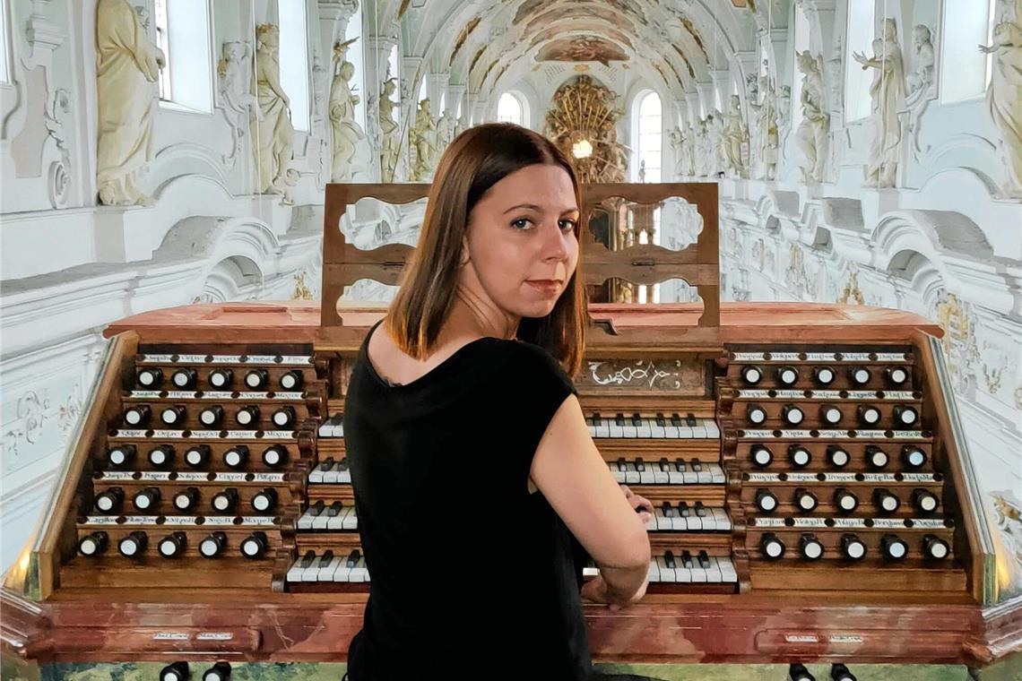 Improvisationskunst in der Stadtkirche Julia Chekulaeva, die Klavier, Instrumentalpädagogik sowie Orgelimprovisation studiert hat, spielt in Murrhardt. Foto: privat