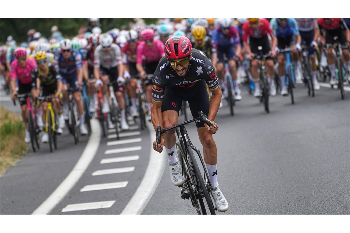 Nach Nichtangriffspakt: Pogacar verliert Gelb an Healy Julian Alaphilippe legt sich am Nationalfeiertag ins Zeug.