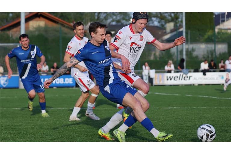 Julian Grupp (re.) war einer der zahlreichen Spieler, die Türkspor Neckarsulm im vergangenen Sommer verlassen haben.