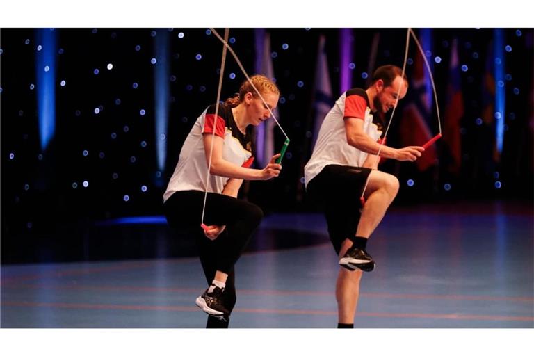 Julian Kilgus bei den Europameisterschaften in der Disziplin „Single Rope Pair Freestyle“ zusammen mit seiner Mannschaftskollegin Maria Erb.
