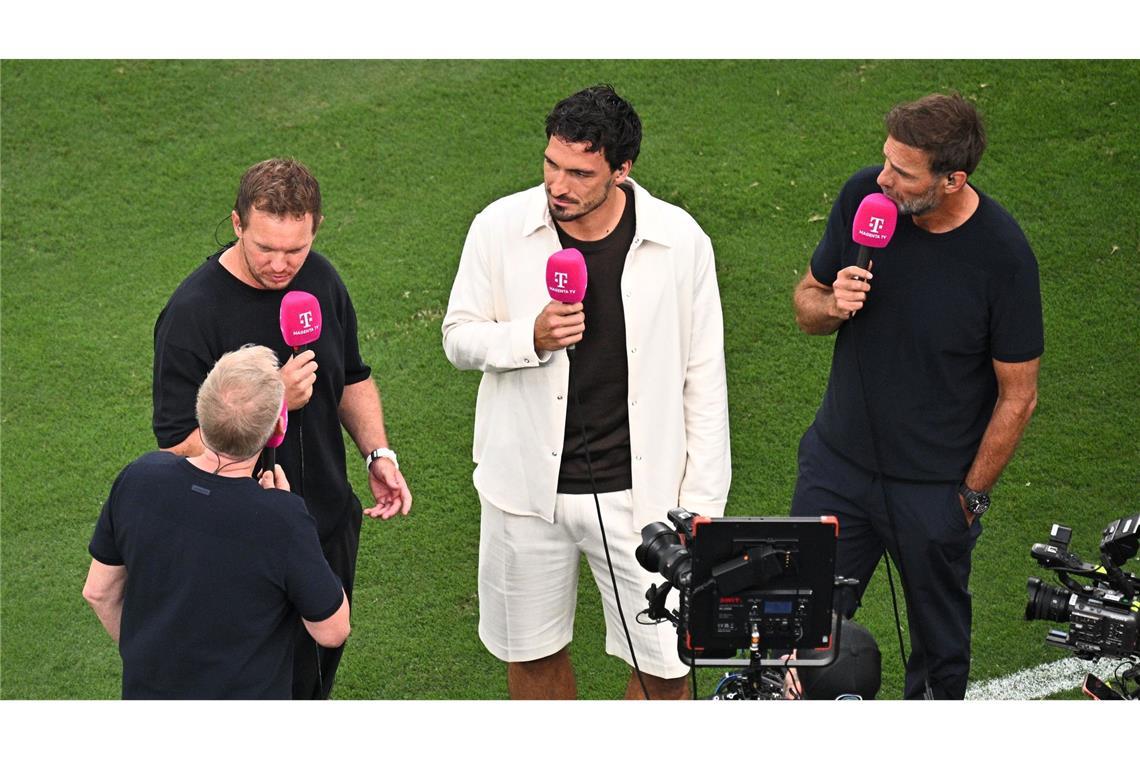 Julian Nagelsmann (2.v.l.) redet gegen Johannes B. Kerner (l.) an.
