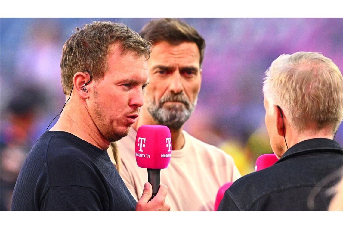 Julian Nagelsmann im Interview - und Jürgen Klopp hört zu.