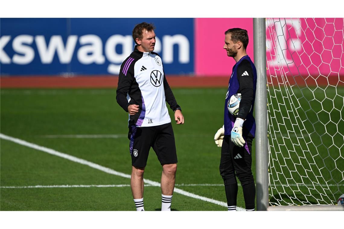 Julian Nagelsmann (l) mit Oliver Baumann. Wir der Hoffenheimer nun auch der WM-Torwart des Bundestrainers? (Archivbild)