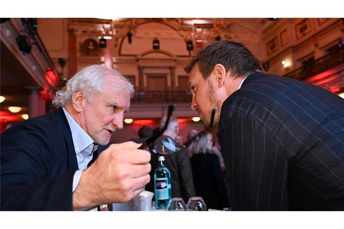 Trotz Nagelsmann-Verbleib: Völler plant nur bis 2026 Julian Nagelsmann (r) macht bis 2028 weiter, für Rudi Völler soll beim DFB 2026 Schluss sein.