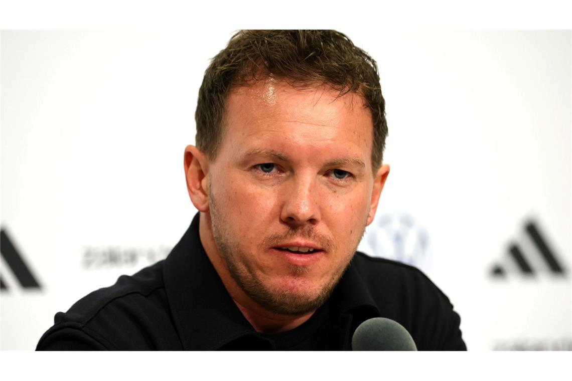 Julian Nagelsmann verrät einige Personalien bei der Pressekonferenz im Stadion.