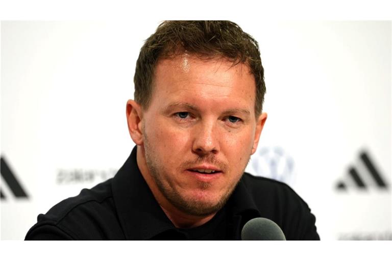 Julian Nagelsmann verrät einige Personalien bei der Pressekonferenz im Stadion.