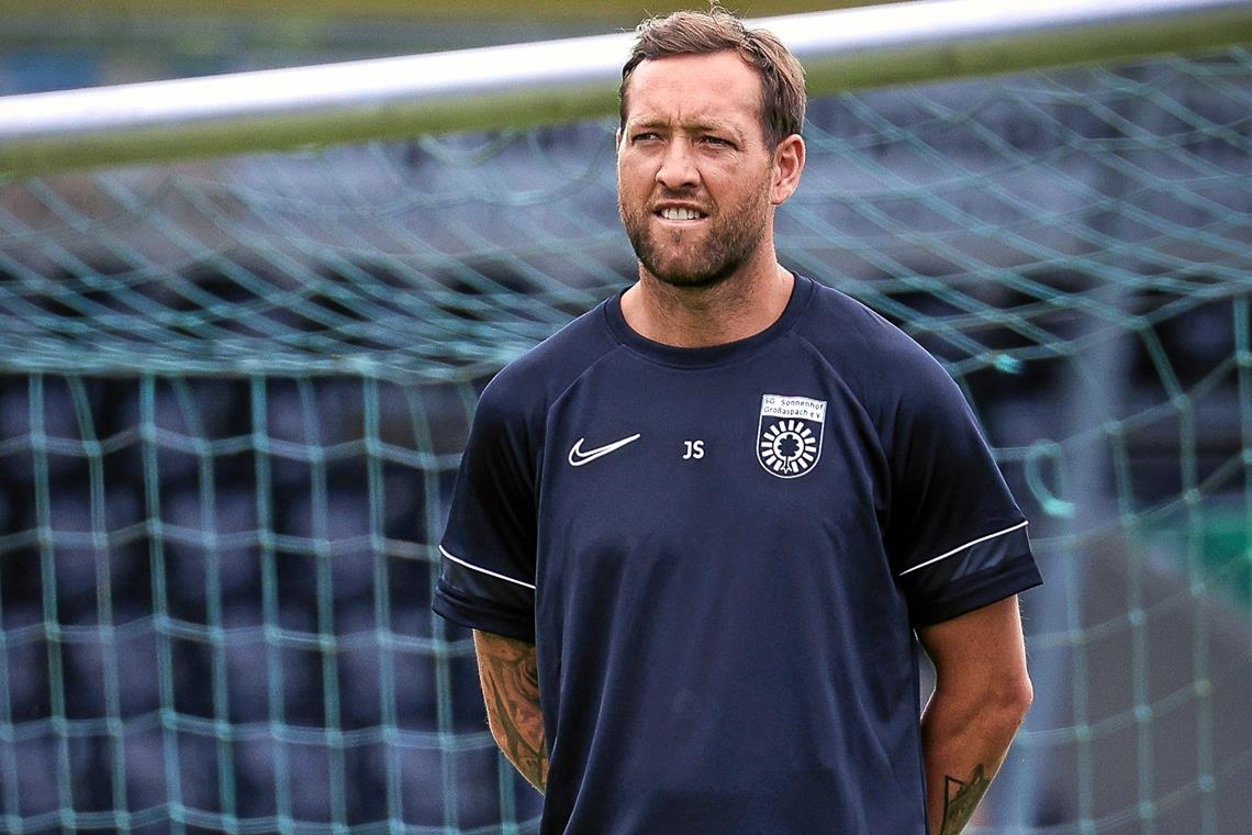 Julian Schieber rückt bei der SG Sonnenhof Großaspach auf Julian Schieber richtet sein Hauptaugenmerk derzeit noch auf die U17 der SG Sonnenhof, freut sich aber auch schon auf seinen künftigen Job als U-19-Trainer. Foto: Alexander Becher