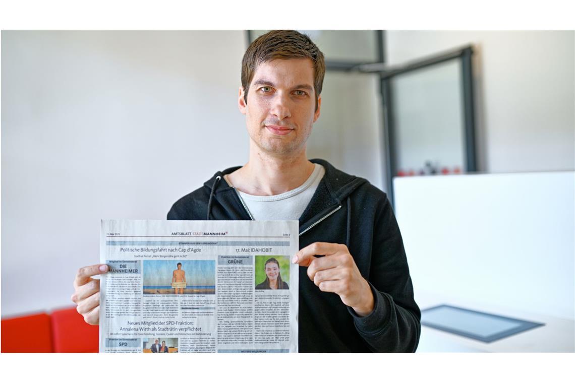 Mannheimer Politiker: 30 Interessenten an FKK-Swinger-Urlaub Julien Ferrat, Stadtrat der Mannheimer Wählervereinigung „Die Mannheimer“, hält das aktuelle Amtsblatt mit seinem Artikel in den Händen.