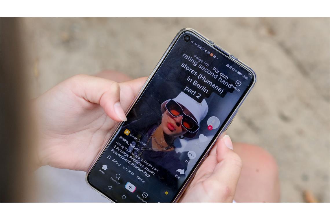 Filter und Feminismus: Was soziale Medien mit Mädchen machen Junge Nutzer vergleichen sich mit Influencern, Freunden und den in sozialen Medien inszenierten Idealen. (Archivbild)