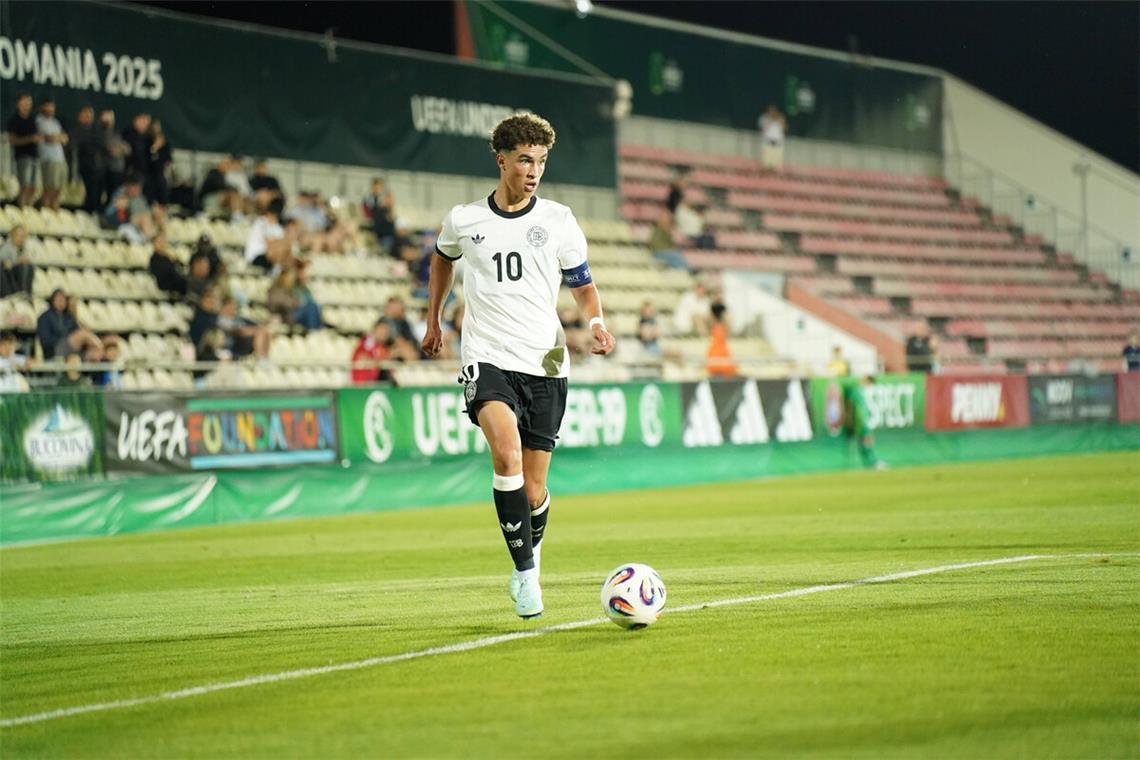 Jungtalent Noah Darvich ist eine Zukunftsinvestition des VfB.
         
         Foto: imago/Alexandra Fechete