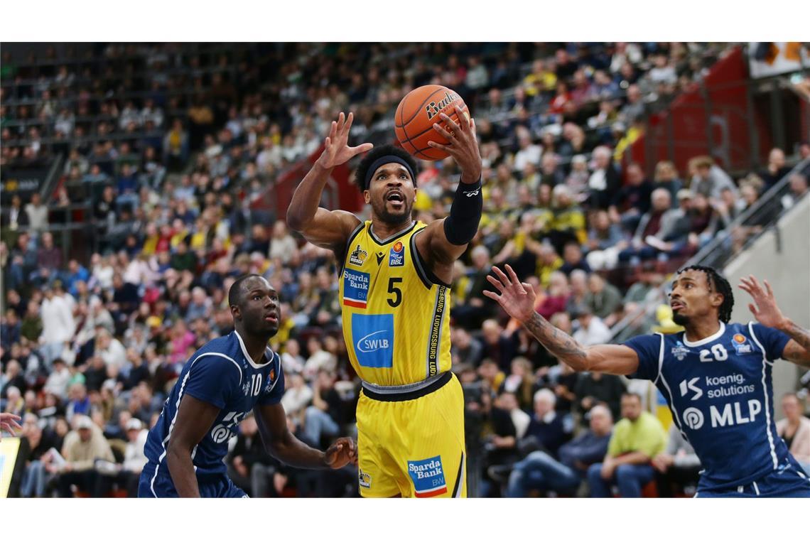 MHP Riesen Ludwigsburg fehlt gegen Heidelberg jegliches Zielwasser Justin Simon gibt alles – es reicht nicht.