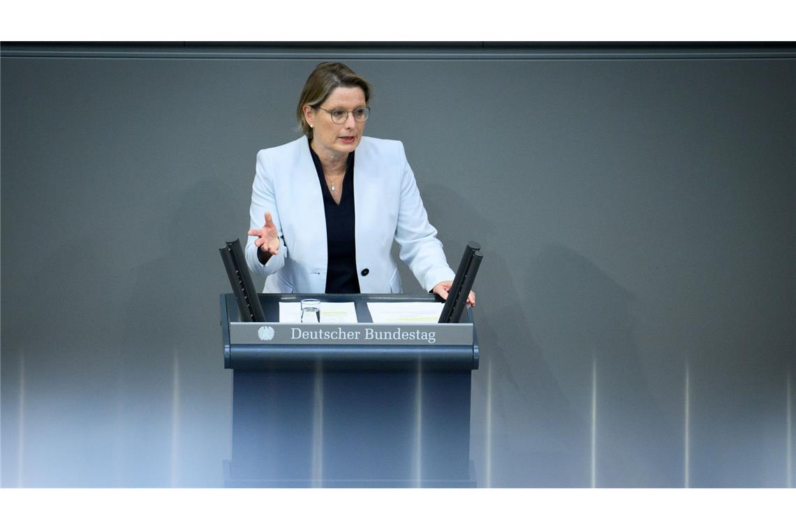 Bundestag beschließt Regeln für Fußfessel