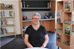 Jutta Brasch im Lesecafé der Murrhardter Stadtbücherei. Sie wird am Freitag in den Ruhestand verabschiedet. Foto: Elisabeth Klaper