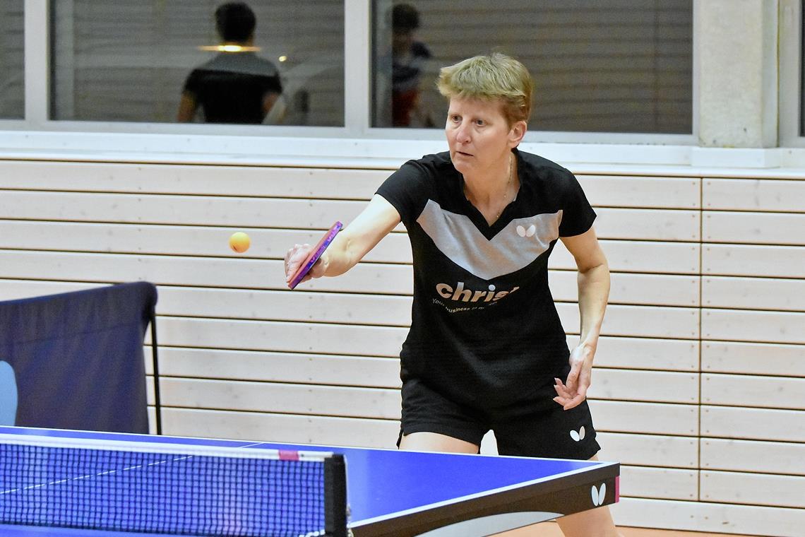 Mehr als „nur“ Lehrerin und Spielerin Jutta Ernst ist seit rund 20 Jahren eine Punktegarantin für den TTV Burgstetten.Foto: T. Sellmaier