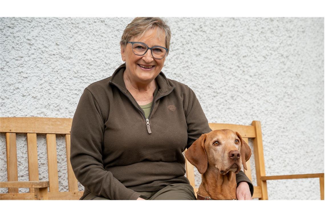Hund Urax soll Rundfunkgebühren zahlen Jutta Zedelmaier smit ihrem Hund Urax