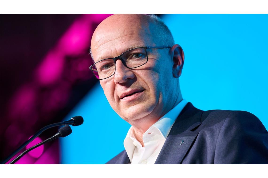 Kai Wegner (CDU), Regierender Bürgermeister von Berlin. Das Land Berlin und der Konzern Israel Aerospace Industries (IAI) wollen gemeinsam ein Innovationszentrum für Luft- und Raumfahrt sowie Verteidigung gründen (Archivfoto).
