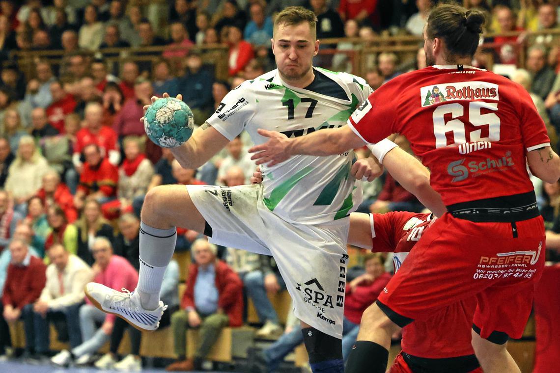 Der HCOB glänzt im Duell gegen SG Leutershausen nur eine Halbzeit Kam mit dem HCOB in der zweiten Halbzeit kaum noch durch: Niklas Diebel, mit acht Toren bester Werfer der Gäste. Foto: Alexander Hornauer