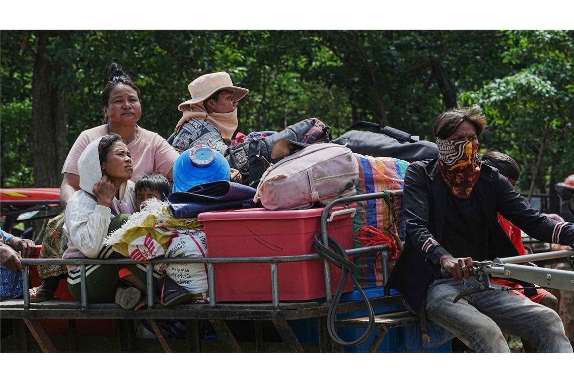 Kambodschaner fliehen vor Kampfhandlungen in der Provinz Oddar Meanchey an der Grenze zwischen Thailand und Kambodscha. Der seit Jahrzehnten schwelende Konflikt zwischen den beiden südostasiatischen Nachbarn ist erneut gefährlich eskaliert.