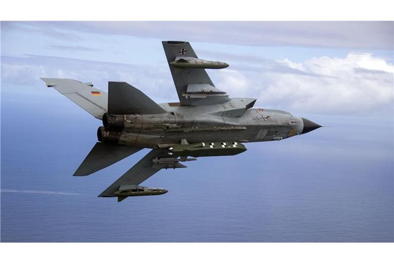 Kampfjet Tornado IDS ASSTA 3.0, bestückt mit dem Lenkflugkörper Taurus: Der wohl künftige Kanzler Merz ist offen für eine Lieferung von Taurus-Marschflugkörpern an die Ukraine (Symbolfoto).