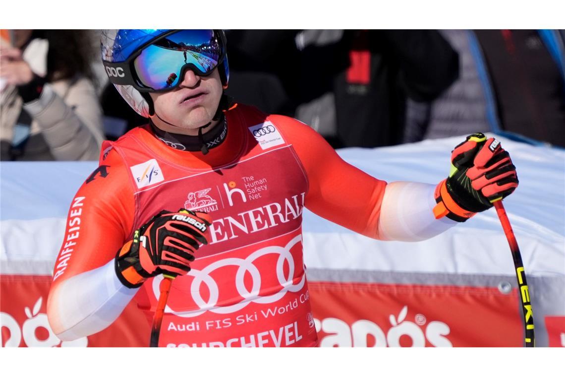 Kann im Ziel erleichtert durchpusten: Ski-Ass Odermatt nach der Abfahrt von Courchevel.