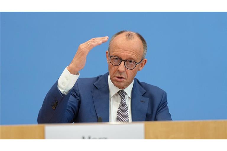 Kanzler Friedrich Merz (CDU) hat trotz des Streits mit dem Koalitionspartner SPD bei der Stromsteuer und der Wahl neuer Richter ein positives erstes Fazit von Schwarz-Rot gezogen.