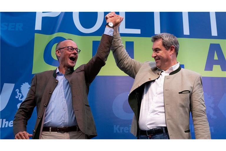Kanzler Friedrich Merz (CDU, links) und CSU-Chef Markus Söder haben seit dem Regierungswechsel bei der Bundestagswahl im Frühjahr nur wenig Grund zu ausgelassenem Jubel. (Archivbild)