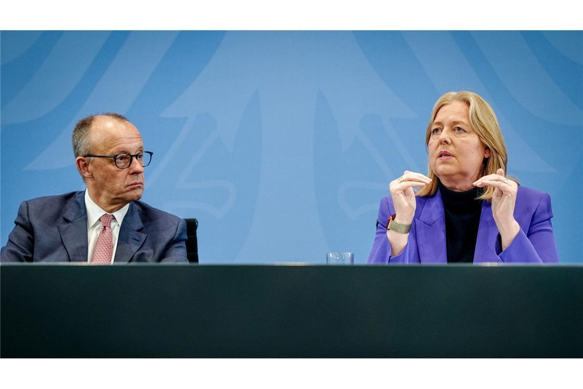 Wie soll das Bürgergeld verschärft werden? Kanzler Friedrich Merz (CDU) und Arbeitsministerin Bärbel Bas (SPD) haben lange um das Bürgergeld gerungen.