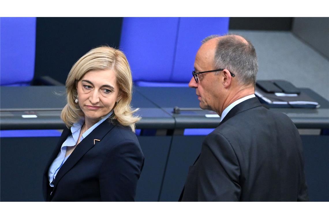 Kanzler Friedrich Merz hat seiner Ministerin beim Sparziel den Rücken gestärkt.
