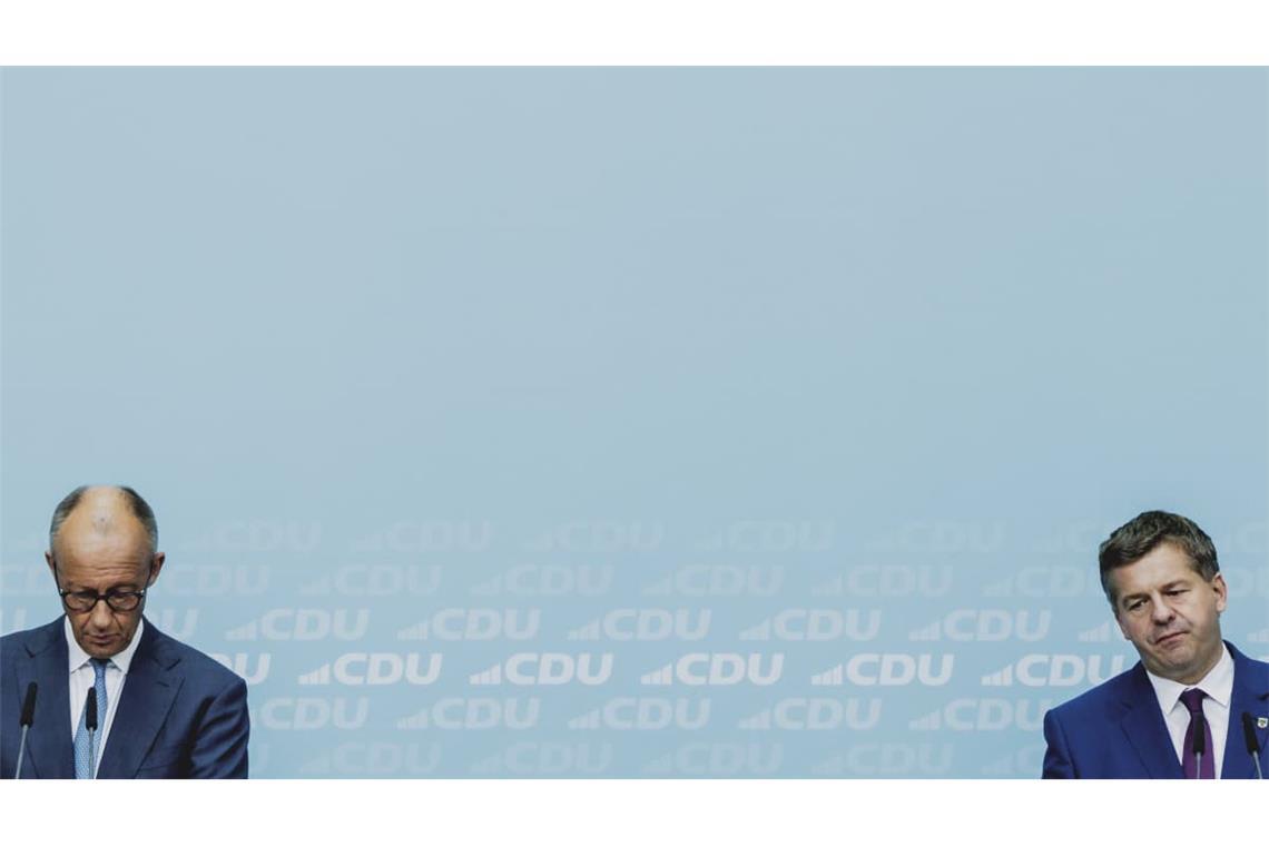Kanzler Friedrich Merz (li.) und Sven Schulze, Ministerpräsident von Sachsen-Anhalt, aufgenommen im Rahmen einer Pressekonferenz als Reaktion auf die Landtagswahl in Sachsen-Anhalt 7. September 2026.