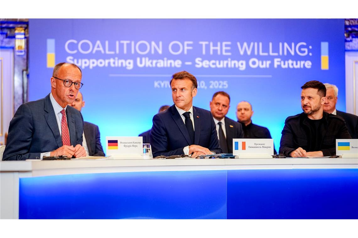 Ukraine und Europäer pochen auf Feuerpause vor Verhandlungen Kanzler Merz, Frankreichs Präsident Macron und der ukrainische Staatschef Selenskyj pochen darauf: erst Waffenruhe, dann Verhandlungen.