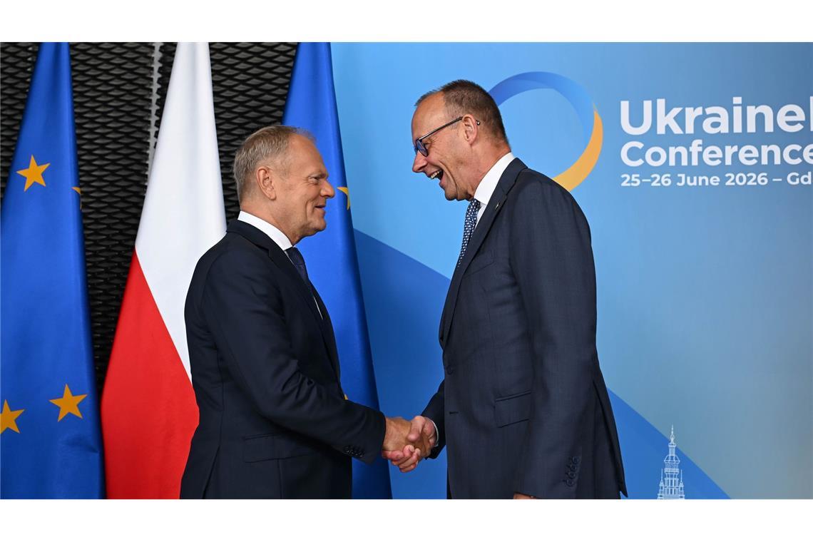 Kanzler Merz (r.) appelliert an Moskau, in Friedensverhandlungen einzusteigen.