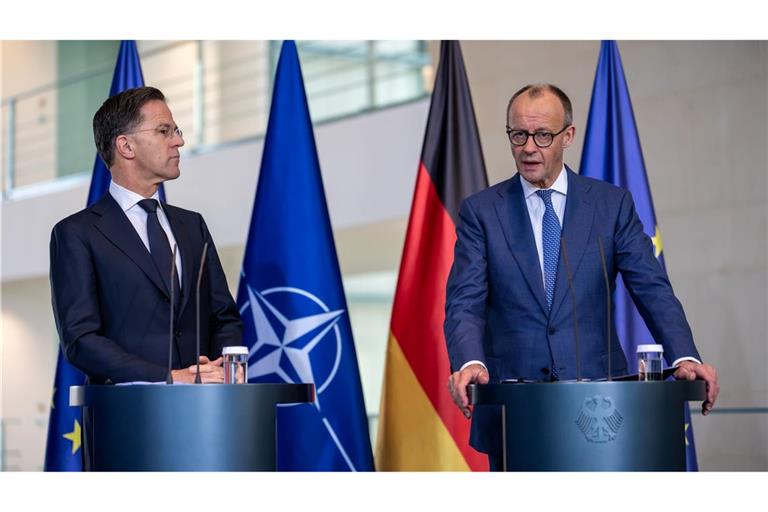 Kanzler Merz und Nato-Generalsekretär Rutte treten gemeinsam vor die Presse.