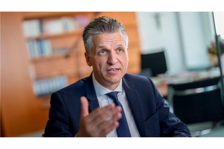 Kanzleramtschef Frei kann sich nur schwer vorstellen, dass Freiwilligkeit reicht, um die Bundeswehr ausreichend zu vergrößern.