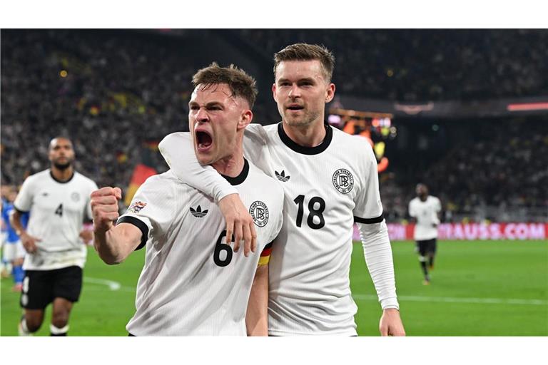 Kapitän Joshua Kimmich (li., mit VfB-Spieler Maximilian Mittelstädt) macht gegen Italien ein starkes Spiel.
