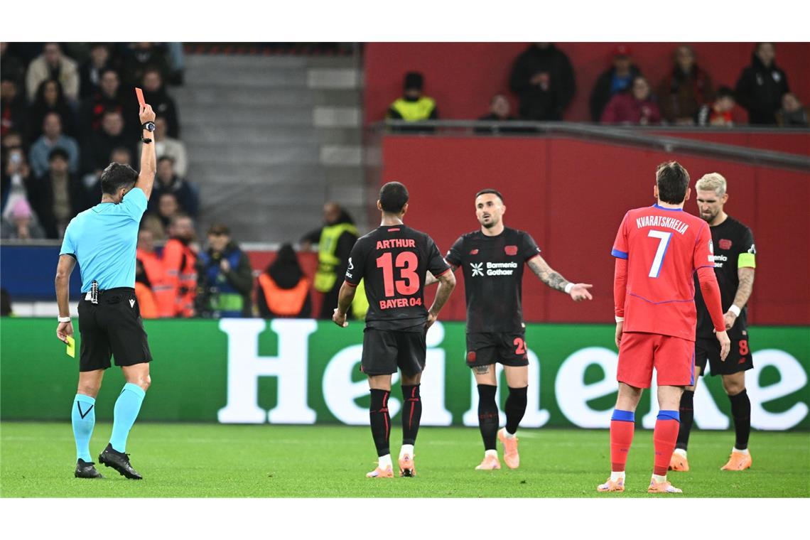 Kapitän Robert Andrich musste nach knapp einer halben Stunde mit Rot vom Platz.