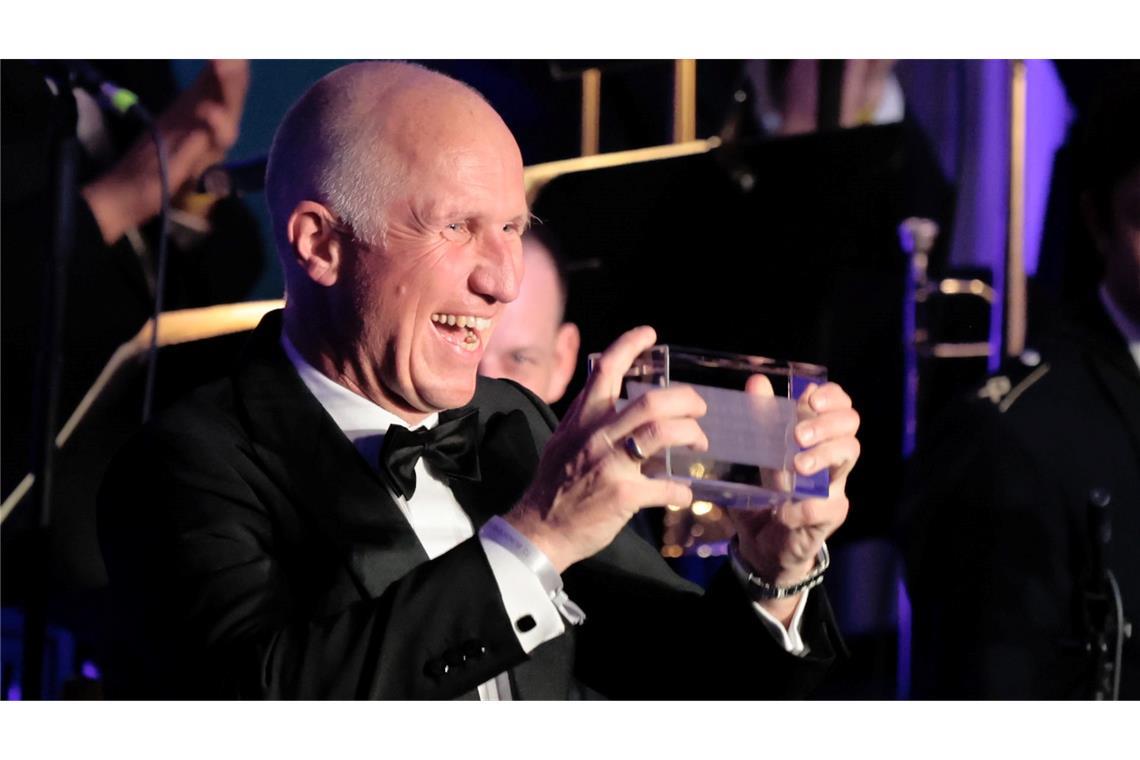 dpa-Fotograf Kappeler erhält Preis der Bundespressekonferenz Kappeler erhielt den Preis am Abend beim Bundespresseball im Berliner Hotel Adlon