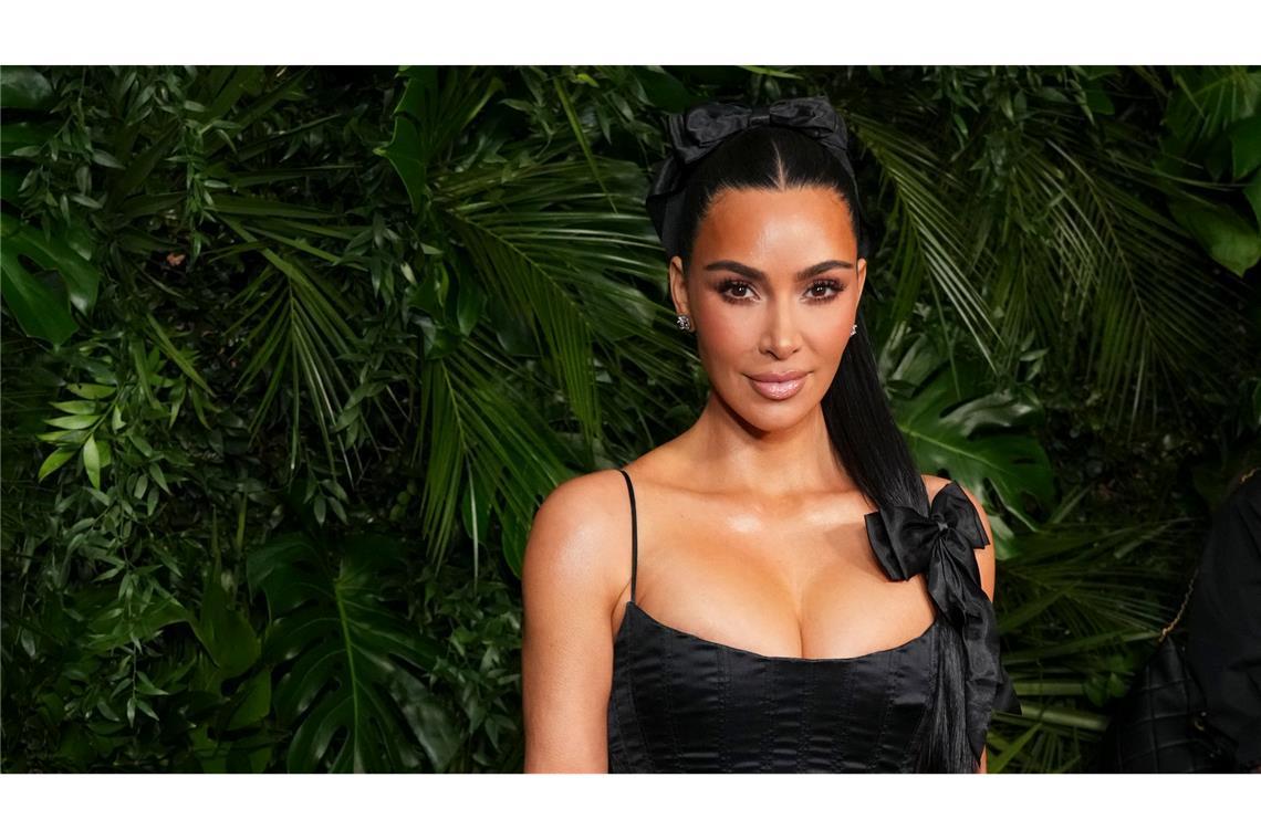 Prozess um Raubüberfall auf Kim Kardashian in Paris begonnen Kardashian blieb bei dem Überfall körperlich unversehrt, zeigte sich aber sehr schockiert. (Archivbild)
