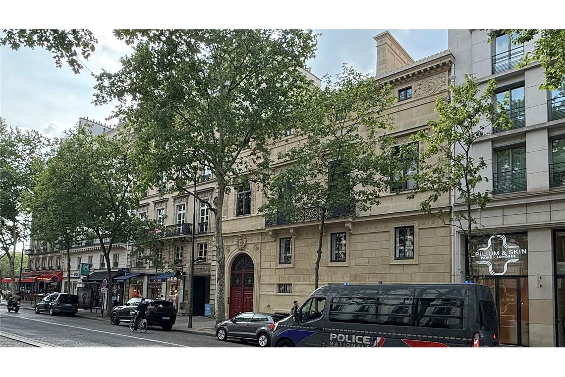 Kim Kardashian sagt zu Überfall in Paris vor Gericht aus Kardashian überstand den Überfall in einer Luxusresidenz körperlich unversehrt, stand allerdings danach unter Schock. (Archivbild)