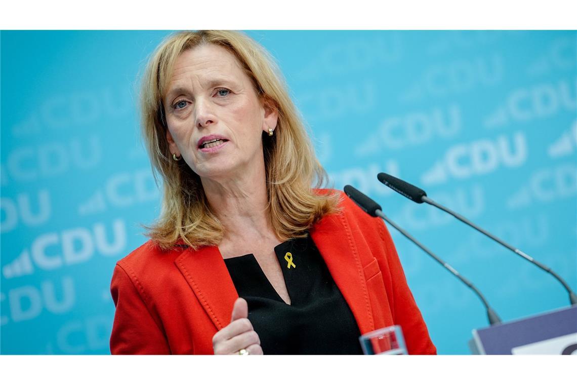 Karin Prien (CDU) hat einen Gesetzentwurf zur Stärkung der Freiwilligendienste noch für dieses Jahr angekündigt.