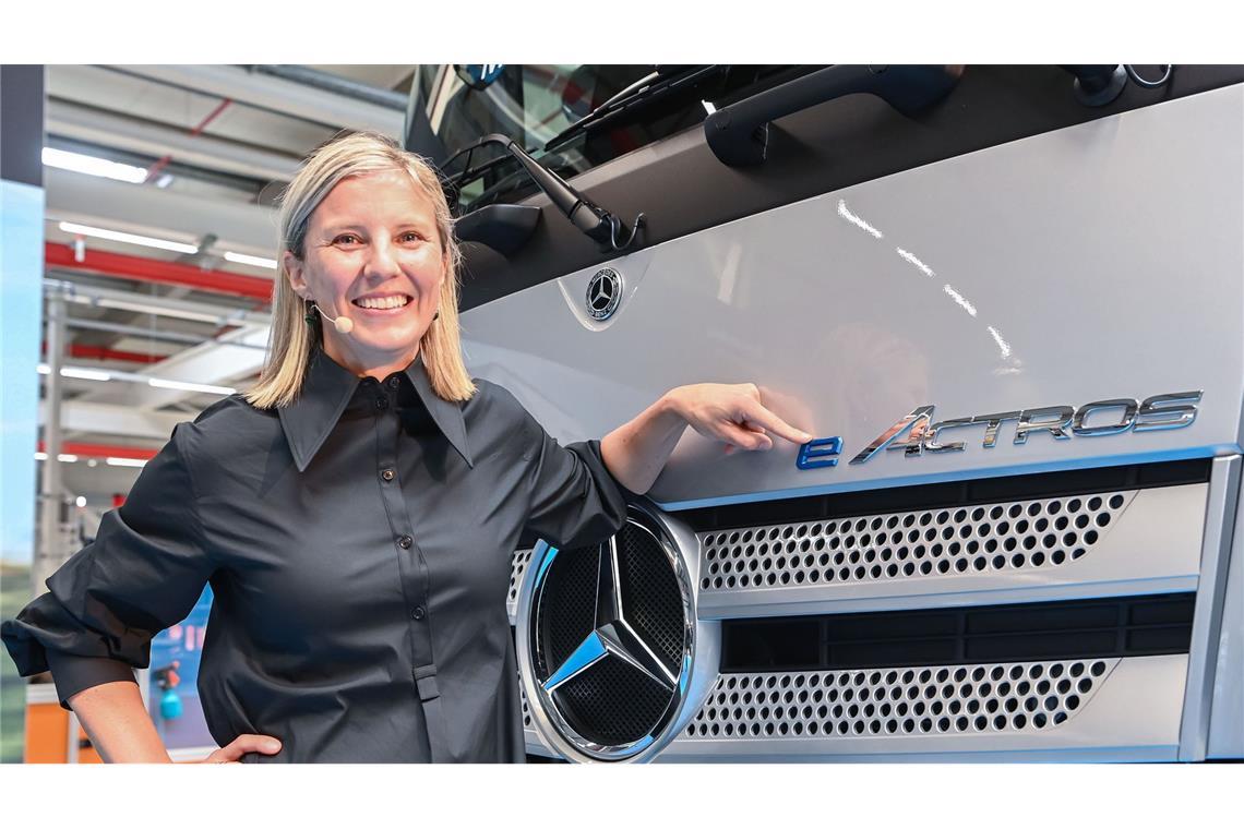 Daimler-Truck-Chefin rudert zurück Karin Radström plant bei Daimler Truck harte Sparmaßnahmen.