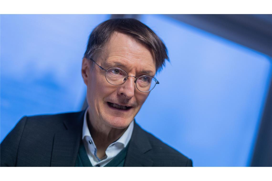 Die Pflegereform ist die größte Aufgabe des künftigen Gesundheitsministers Karl Lauterbach (SPD) hatte das Gesundheitswesen unter Strom gesetzt. Nun soll es ruhiger werden.